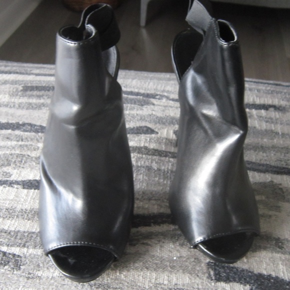Steve Madden open toe /back Booties - Size 6.5M - Picture 1 of 7